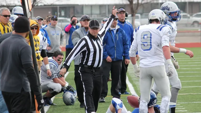 Headlinesman winding the clock